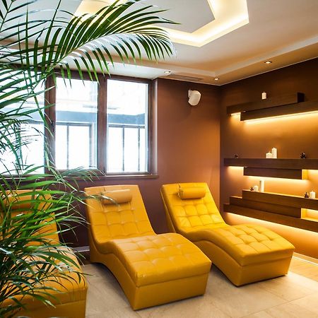 Amira Boutique Hotel Bansko Exterior foto A relaxation room at a spa