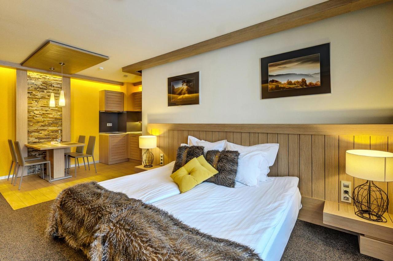 Amira Boutique Hotel Bansko Exterior foto A bedroom in a hotel