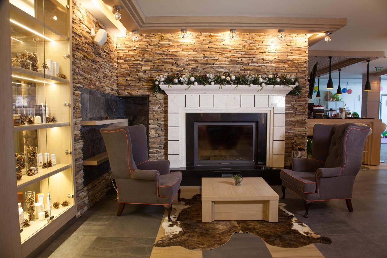 Amira Boutique Hotel Bansko Exterior foto The lobby of the hotel